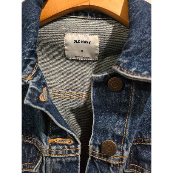 Old Navy Women's blue wash button-down cropped denim jacket - small - Picture 6 of 7